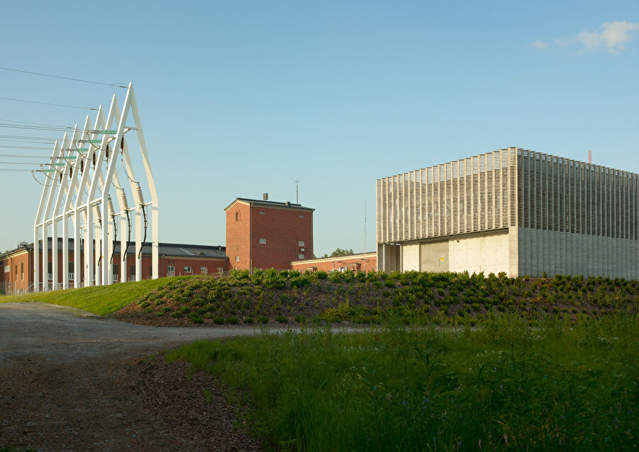 Oiva ve Kauno Kallio tarafından tasarlanan tarihi hidroelektrik santral binaları, İskandinav Klasisist tarzını temsil ediyor.