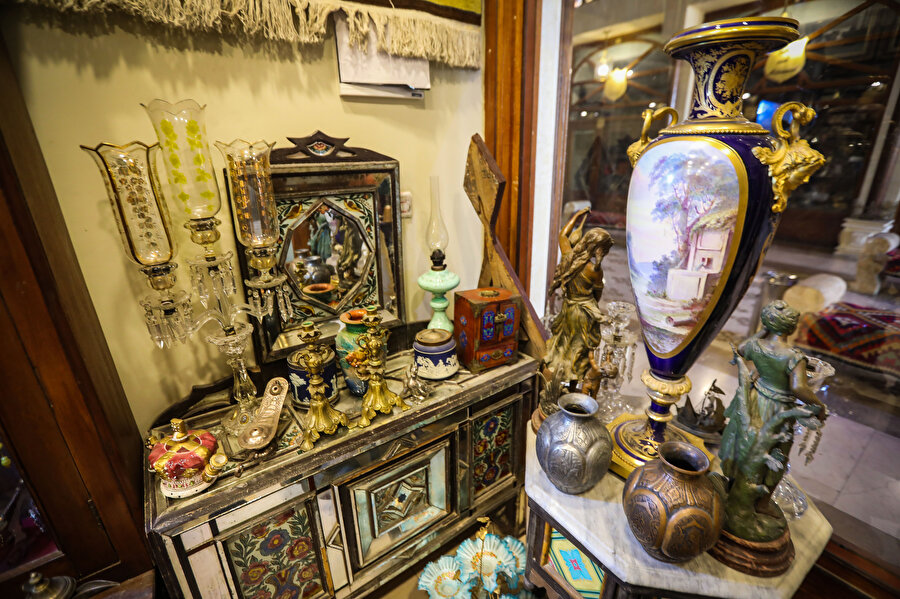 Bağdatlı ailelerin çoğu evinde Osmanlı antikasına sahip.