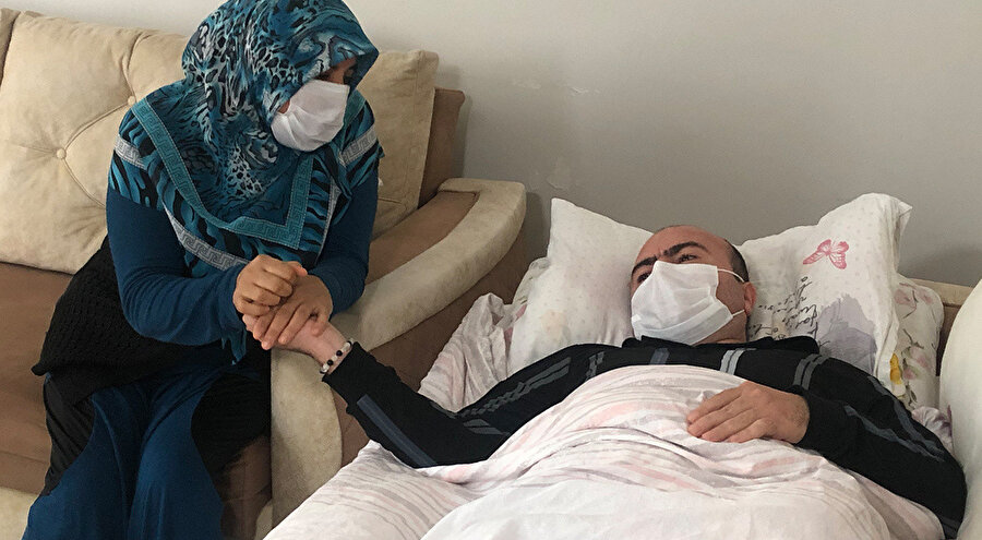 Mustafa Gül ve eşi