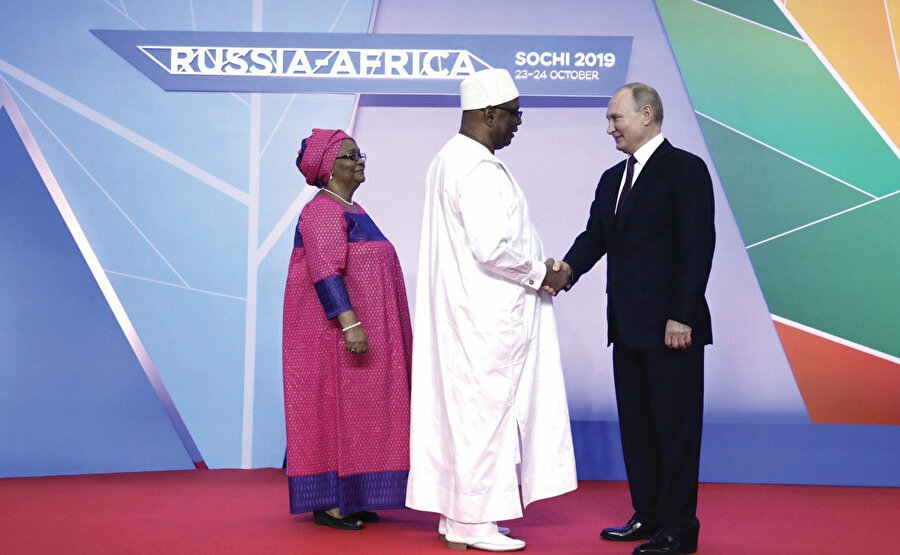 Gerçekleştirilen Rusya-Afrika zirvesinde de Nijerya Rusya’dan 12 savaş helikopteri satın almak için anlaşma imzaladı.