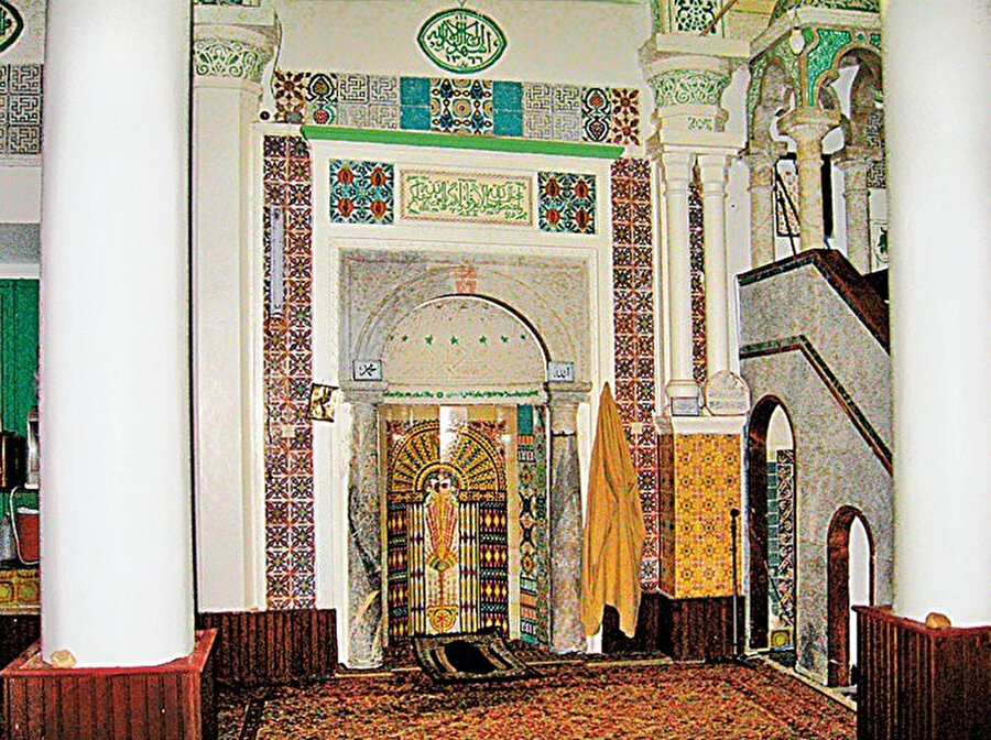 Turgut Reis Camii’nin içinden bir görünüş.