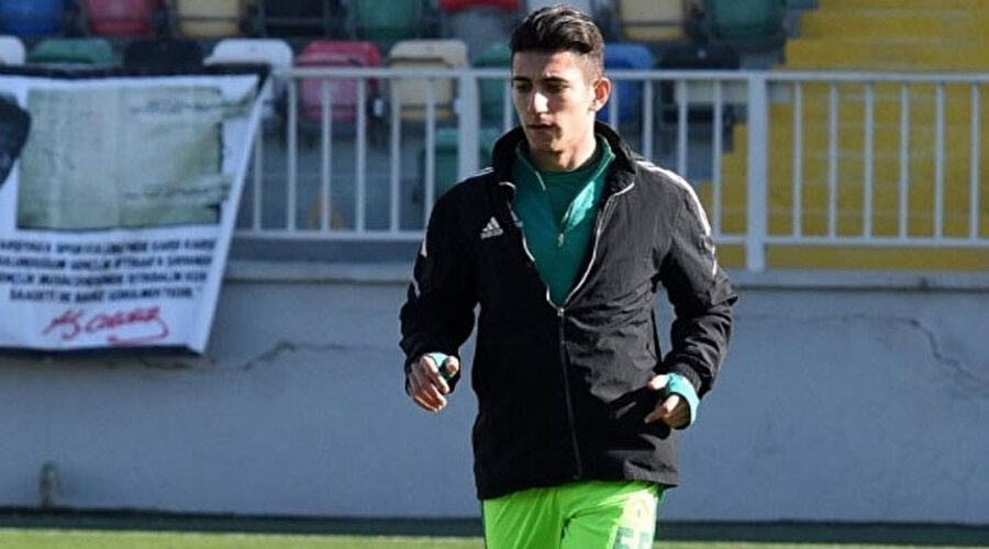 Saldırıya uğrayan kişinin genç futbolcu Aziz Aksoy olduğu öğrenildi