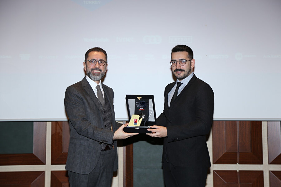 Albayrak Grubu İnsan Kaynakları Koordinatörü Hüseyin Yavuztürk, GZT Yayın Yönetmeni Doğukan Gezer