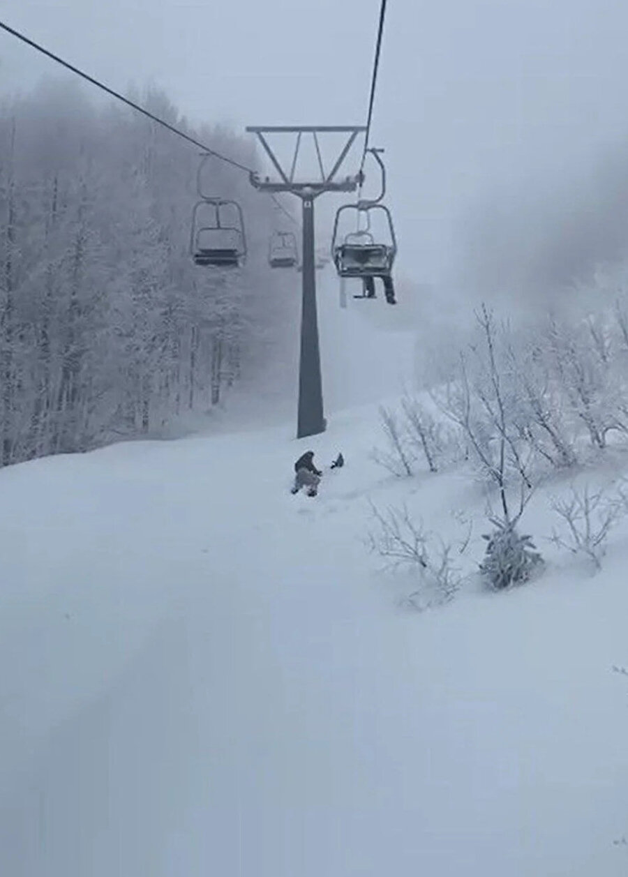 Telesiyej arızalandı, soğuğa dayanamayan aşağıya atladı