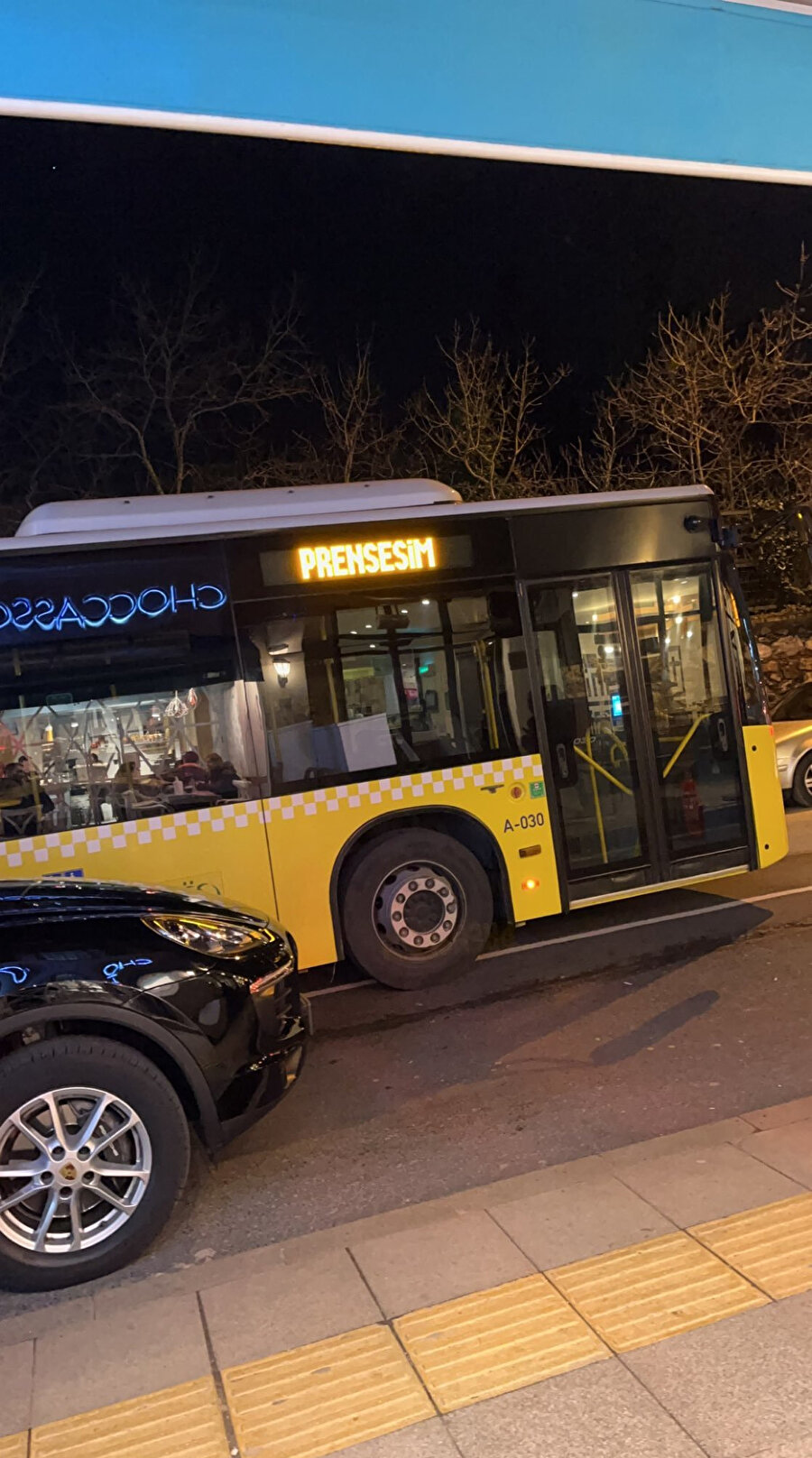 Adını otobüslere yazdım yarim 🎶