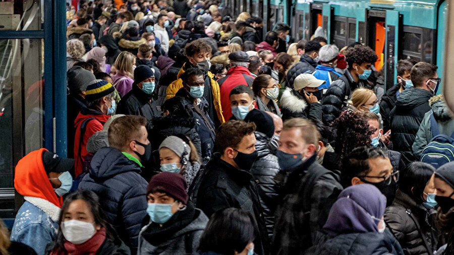 Ülkeler COVID-19 kısıtlamalarını gevşetiyor