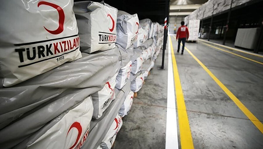Kızılay deposundan yardım malzemeleri çalındı