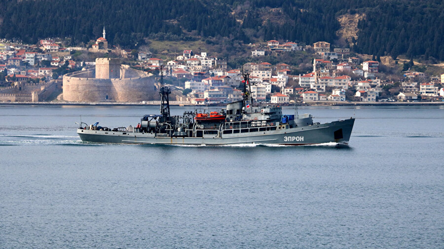 Rus savaş gemisi Epron, Çanakkale Boğazı'ndan geçti