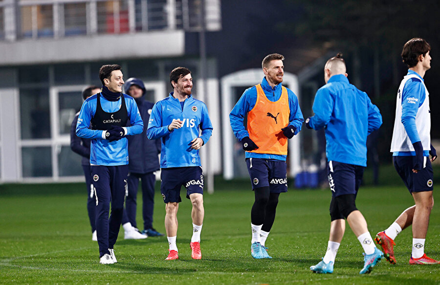 Fenerbahçe, Slavia Prag maçı hazırlıklarını sürdürüyor.