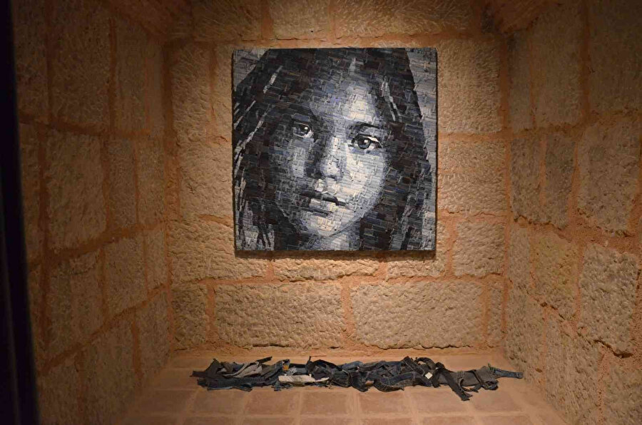 2300 yıllık Bursa surlarının Zindankapısı, Deniz Sağdıç’ın ’döngü’ adlı sergisi​ne ev sahipliği yaptı.