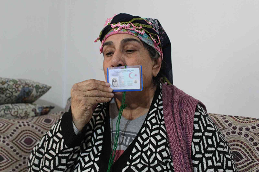 74 yıl sonra kavuştu: Hüngür hüngür ağladı, her akşam öpüyorum