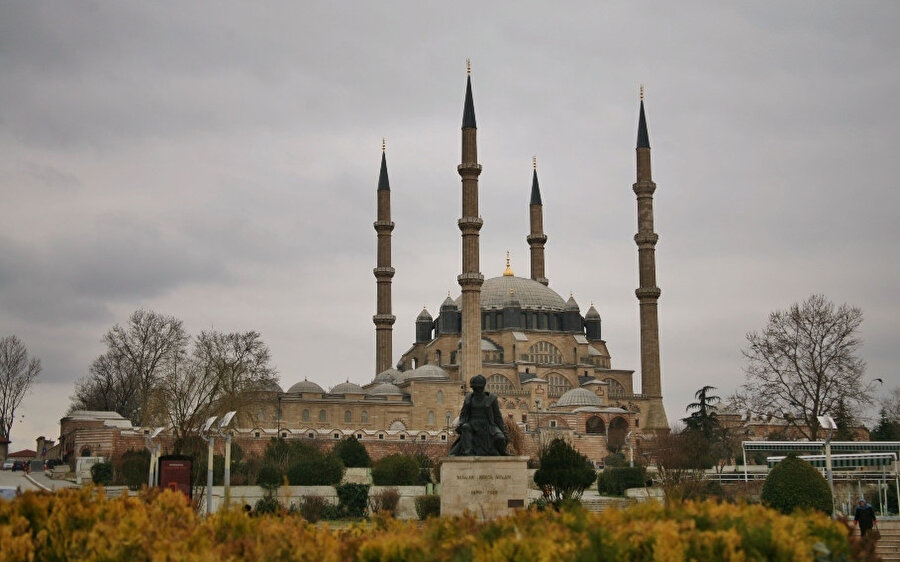 Mimar Sinan’ın Selimiye Camii yalnızca taşın değil metafiziğin de şiiridir ruh aynamda.