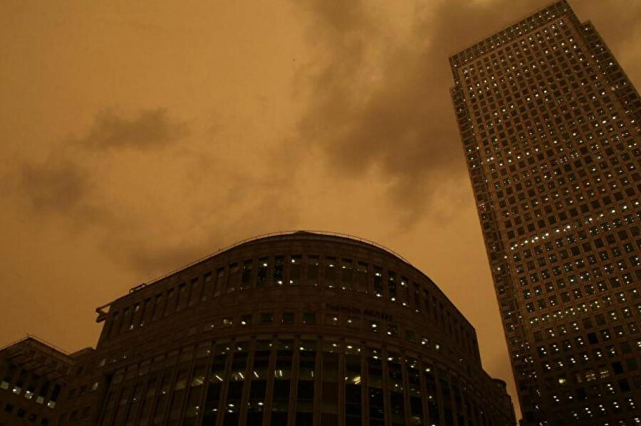 Toz kütlesi Amerika'yı ve Avrupa'yı etkisi altına aldı