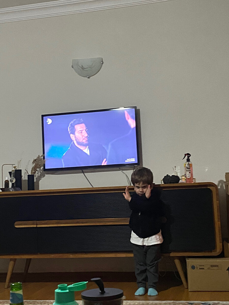​Hamza (3) teknolojiye karşı dik bir duruş sergiliyor 🙅‍♂️​