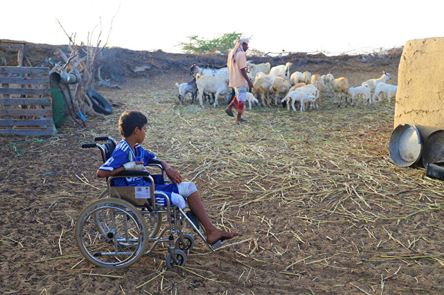 UNICEF'e göre, sayısı ve yıkıcı kapasitesi hâlâ büyük ölçüde bilinmeyen Husiler tarafından yerleştirilen mayın ve patlamamış mühimmat siviller, özellikle de çocuklar için doğrudan bir tehdit oluşturuyor.