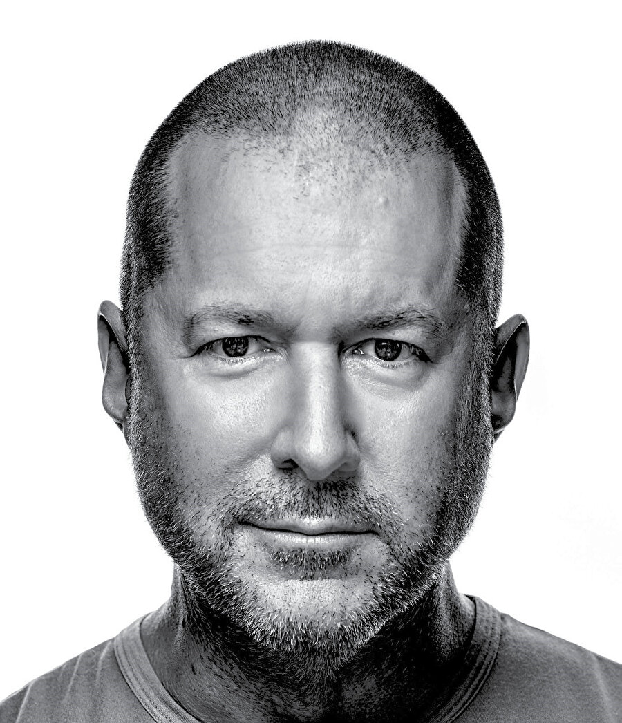 Jonathan Ive’ın elinden çeşitli Mac bilgisayarları, iPod, iPhone, iPad, Apple Watch’lar ve dahası çıktı.