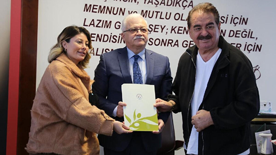 Sanatçı Tatlıses, alışveriş merkezinin işletilmesi ihalesinin iptal edildiğini belirtti

​​