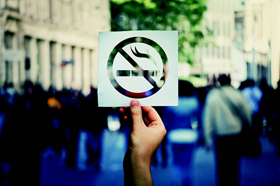 'Çokuluslu sigara şirketleri her yıl 700 milyar dolar kazanırken, dünyada 7 milyar dolar insan ölüyor.'