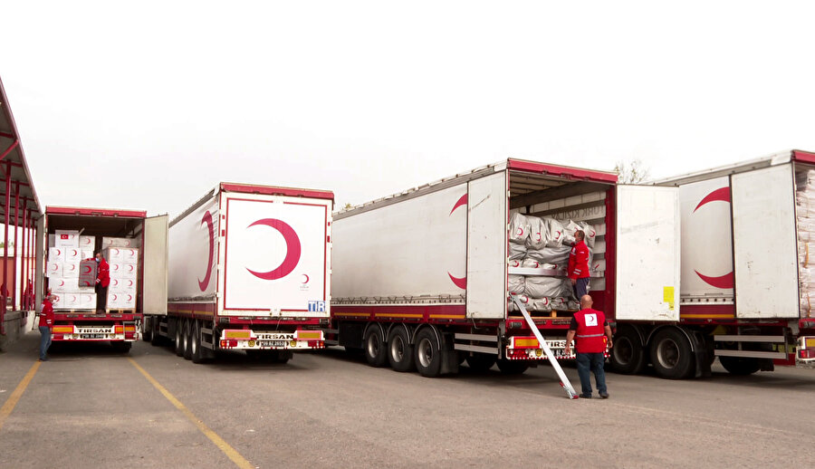 Kızılay, Rusya saldırısı altındaki Ukrayna'ya insani yardım ulaştırmak için harekete geçti