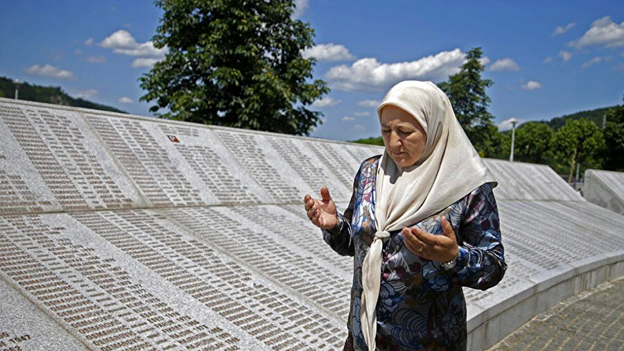 'Modern zamanlarda savaş demek hem sivillerin hem de çocukların toplu katliamlara maruz kalması demektir.'