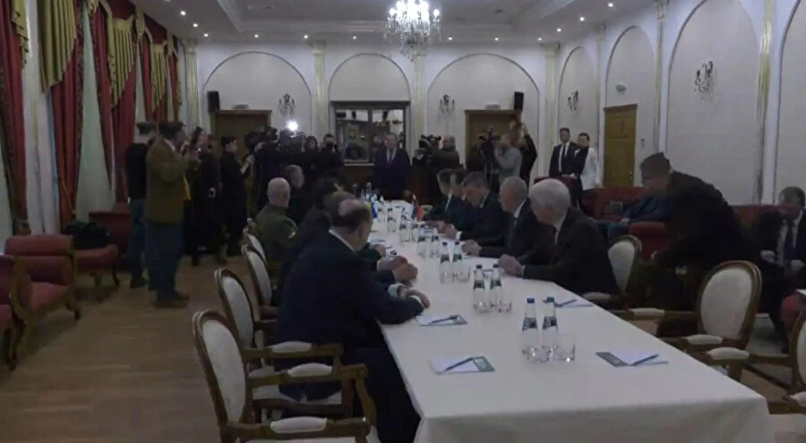 Müzakerenin olacağı salondan ilk görüntü