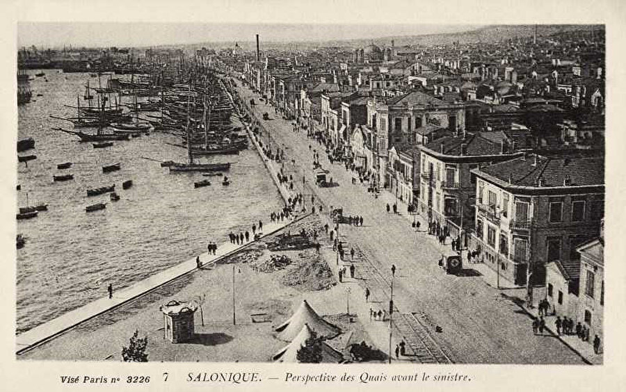 Türkler kentin idaresini ellerinde tutarken Yahudiler şehrin ekonomisini yürütüyordu. 