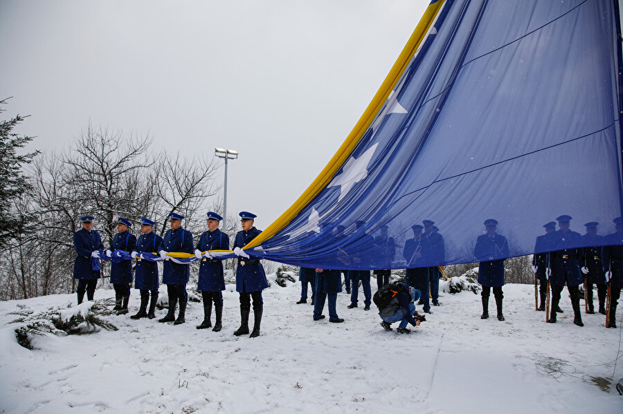 Bosna Hersek, binlerce insanın uğruna canını feda ettiği bağımsızlığının 30. yılını törenlerle kutluyor.