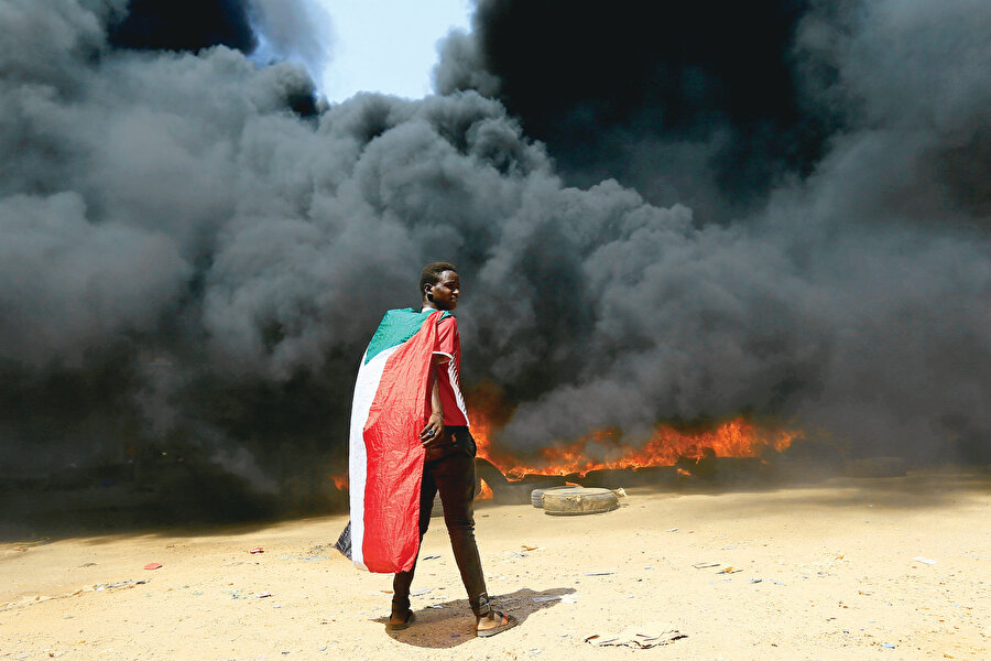 Sudan’ı bekleyen senaryoların birçoğu kargaşa ve istikrarsızlık sokağına çıkıyor.