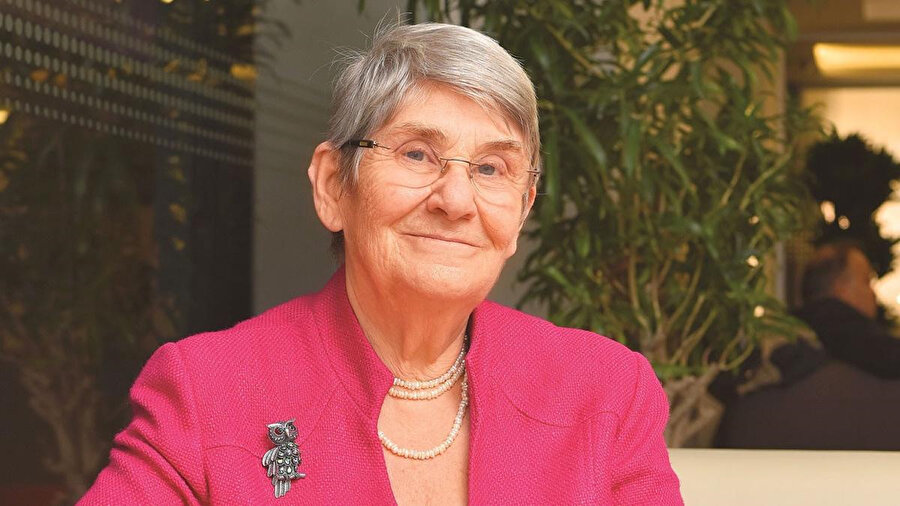 İç Hastalıkları ve Kardiyoloji Uzmanı Prof. Dr. Canan Karatay