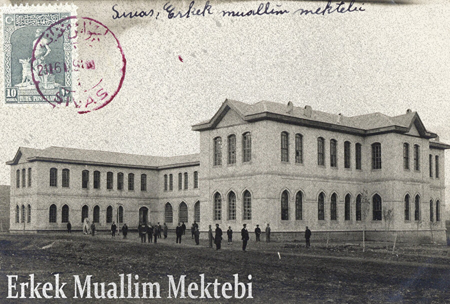 Erkek Muallim Mektebi (Kaynak: Salt Galata Arşivi)