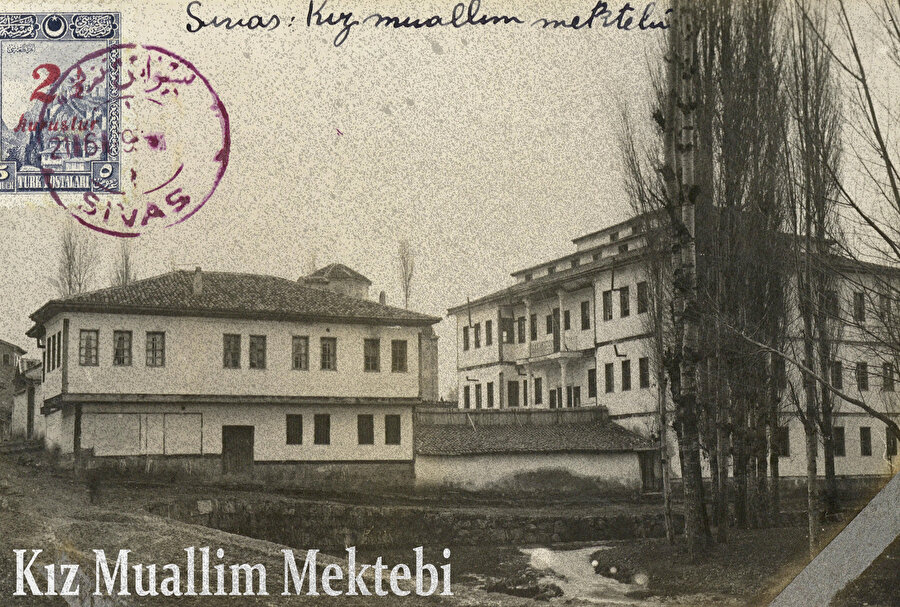 Kız Muallim Mektebi (Kaynak: Salt Galata Arşivi)
