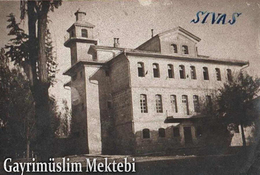 Gayrimüslim Mektebi (Kaynak: Salt Galata Arşivi)