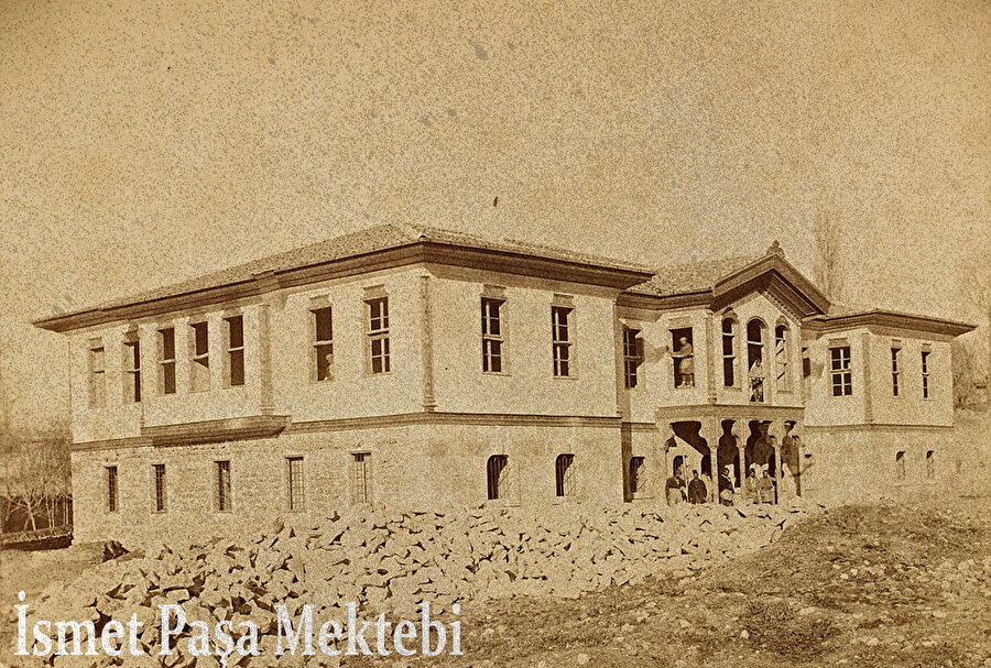 İsmet Paşa Mektebi İnşaatı (Kaynak: Salt Galata Arşivi)