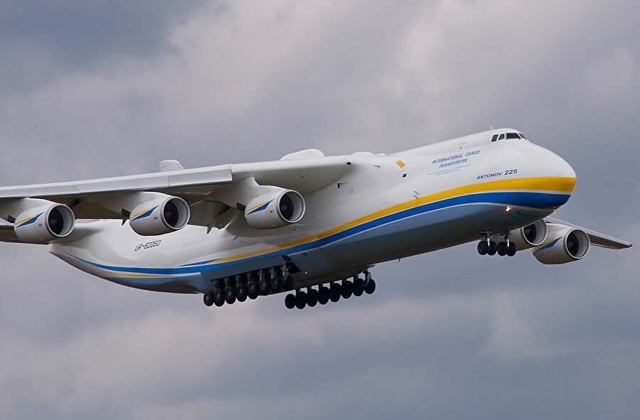Dünyanın en büyük uçağı Antonov 225 Mriya