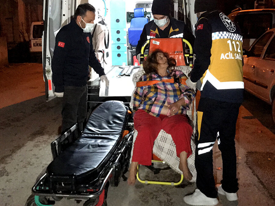 Adana’da yaşayan 65 yaşındaki Zülfiye Ş. yatağında kısmen felç geçirdi