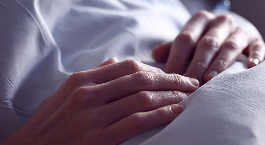 Adana’da yaşayan 65 yaşındaki Zülfiye Ş. yatağında kısmen felç geçirdi