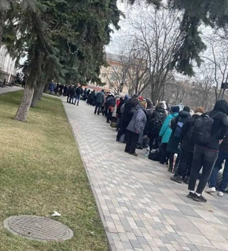 Mariupol'de tahliye için bekliyorlar