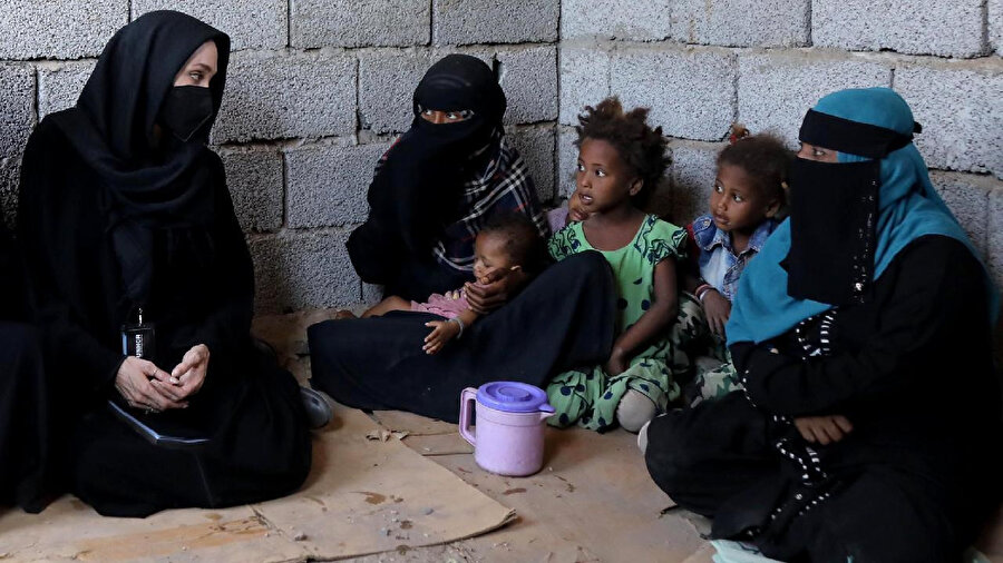 'Herkes aynı merhameti hak ediyor. Çatışmanın sivil kurbanlarının hayatları, her yerde aynı kıymette. 7 yıllık savaşın ardından Yemen halkı da korunma, destek ve her şeyden önce barışa muhtaç.'