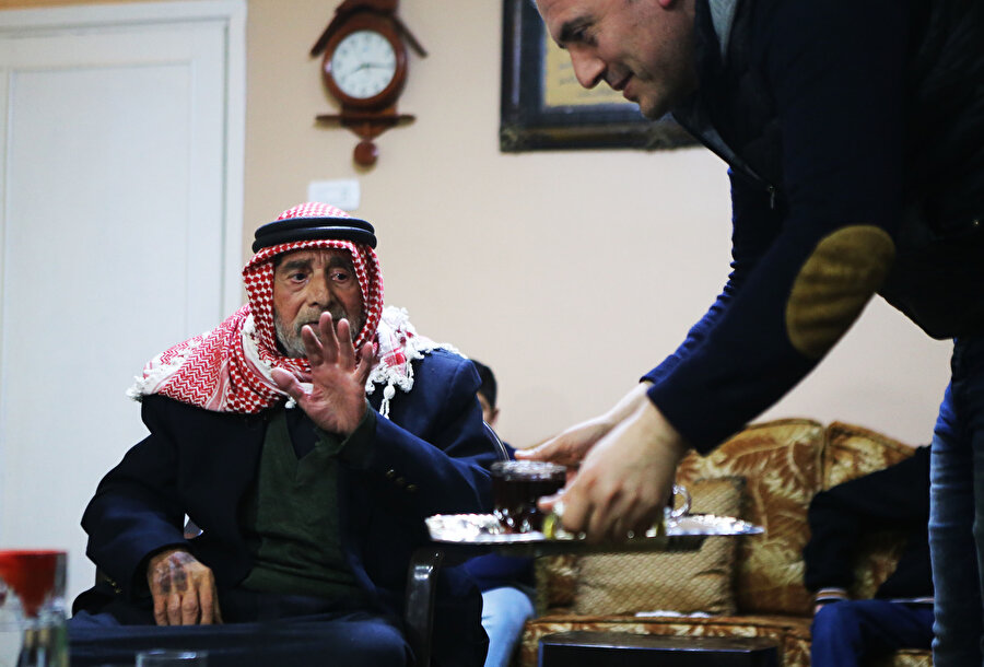 'Çay içmeyi çok severdim ve bir oturuşta 8 bardak kadar içerdim. Bunun bir yemin olmadığını kendime verdiğim bir söz olduğunu bilsem bile 55 yıldır ağzıma sürmedim.'