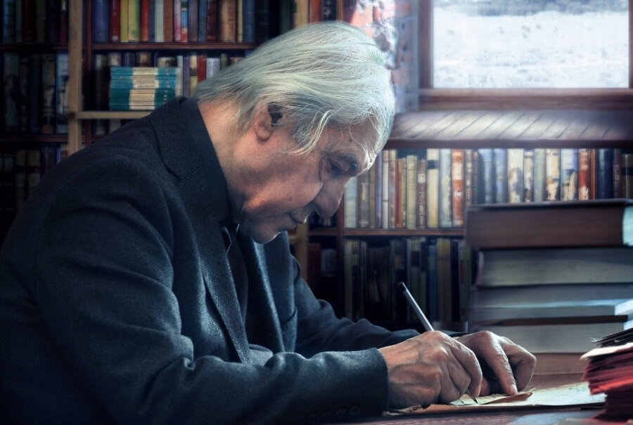 Derdini ve tasasını hepimize anlatarak, kavgasını hepimiz adına vererek ve asla eğilmemiş asil bir adam olarak gitti.