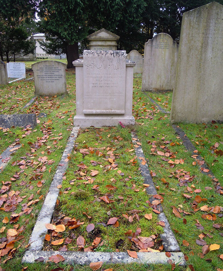 Pickthall'ın Londra'daki mezarı.