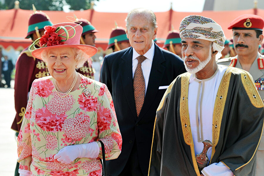 Kraliçe II. Elizabeth'in 2010 yılında Ummân’a gerçekleştirdiği ziyaretten bir kare.