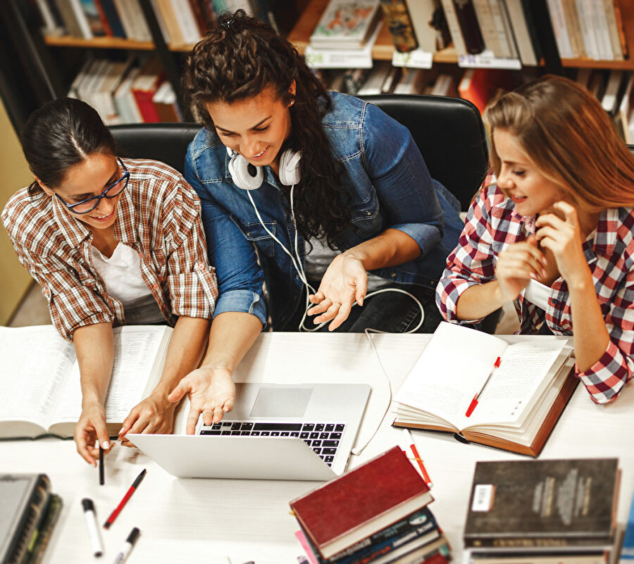 Üniversite öğrencileri.