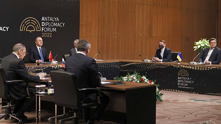 Antalya'da gerçekleşen üçlü zirve