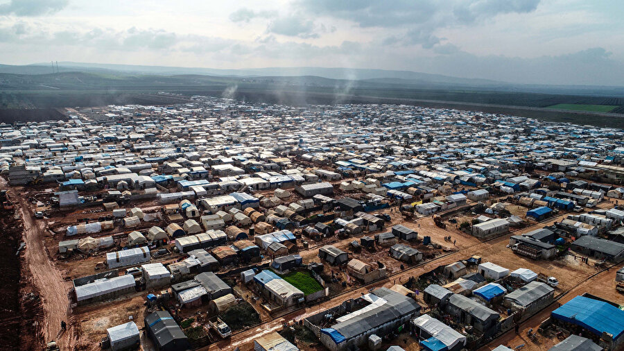 Suriye'nin kuzeyindeki İdlib'de aşırı kalabalıklaşan çadır şehirler, 2020.