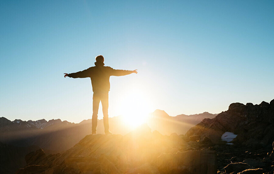İnançsızlık penceresinden bakanlar ümitsizliği, inanç penceresinden bakanlar ise ümidi görürler.