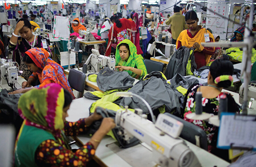 Sweatshop denilen, çalışanların çok kötü koşullarda çalıştığı fabrika ve atölyeler günümüzde ilk olarak 90’lı yıllarda gündeme geldi.