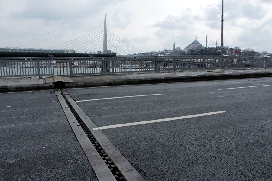 Köprü geçtiğimiz günlerde bağlantı noktalarından ayrılmıştı