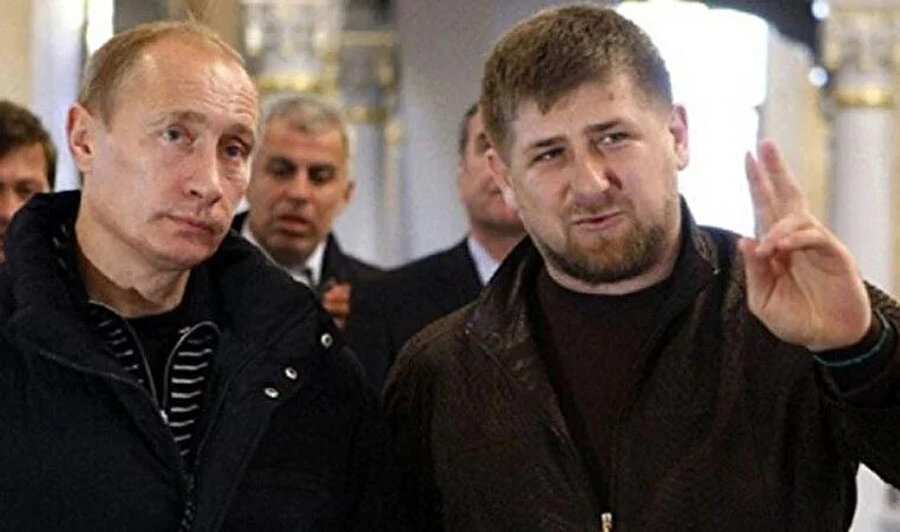 Kadirov bir Rus memurudur ve başında olduğu idare de Putin tarafından kurulmuş bir rejimdir. 
