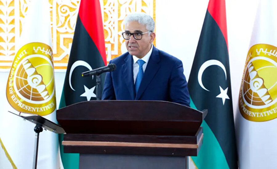 Fethi Başağa, 3 Mart'ta ülkenin doğu merkezli parlamentosu tarafından geçici Başbakan Abdulhamid Dibeybe tarafından reddedilen bir hareketle Libya başbakanı olarak atandı.